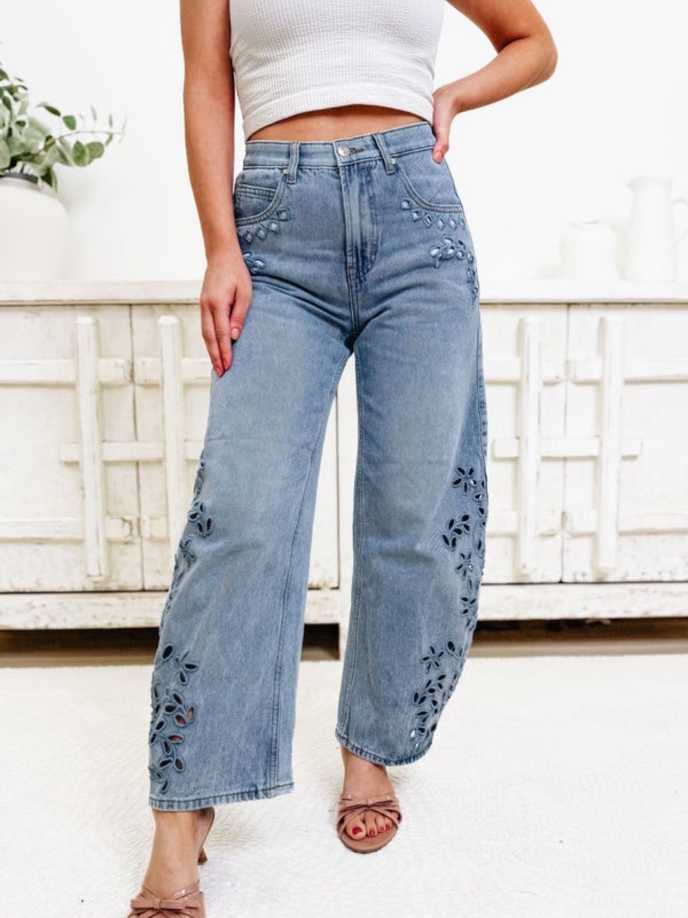 Saige High Rise Light Wash Tummy Control
Barrel Jeans with Embroidery.